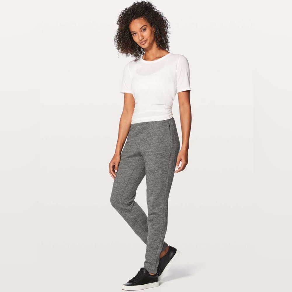 Lululemon Free To Roam Jogger 30"
Size 10
Heathered Core Dark Grey